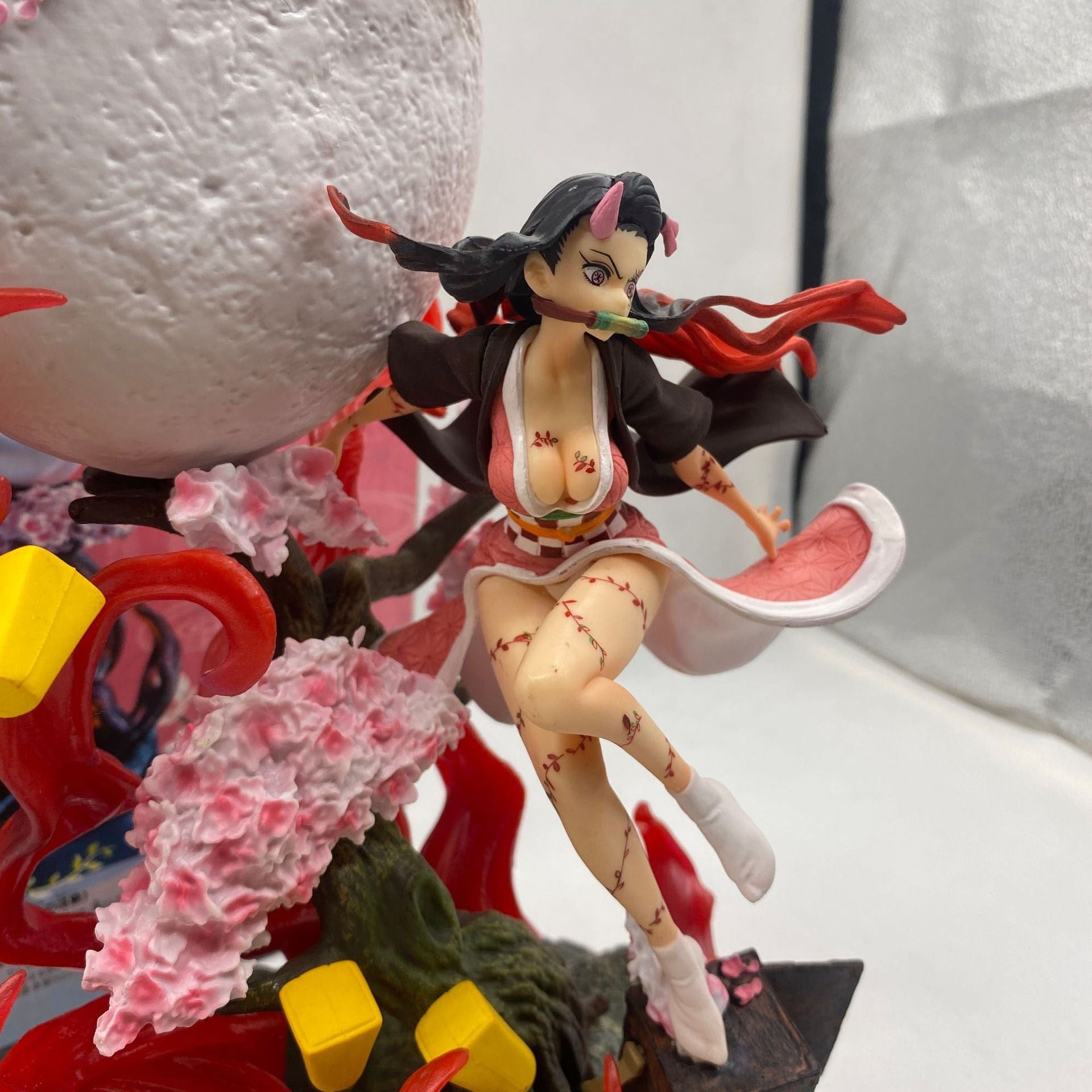 Figurine Demon Slayer Nezuko 30 cm Royaume Figurine