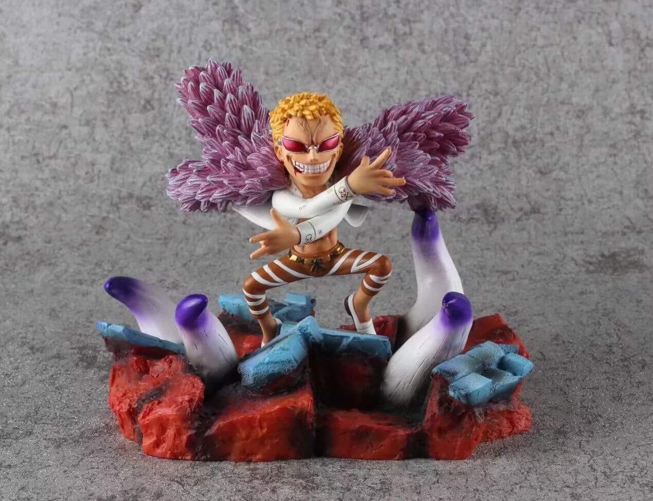 Figurine One Piece Luffy vs Doflamingo Doflamingo Royaume Figurine