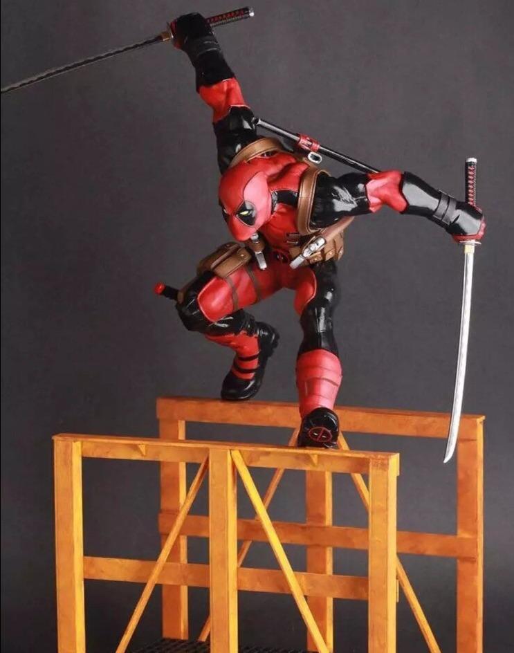 Grande Figurine Deadpool Figurama Shop