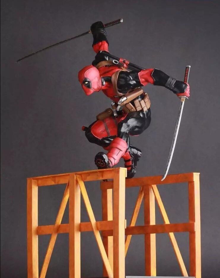 Grande Figurine Deadpool Figurama Shop